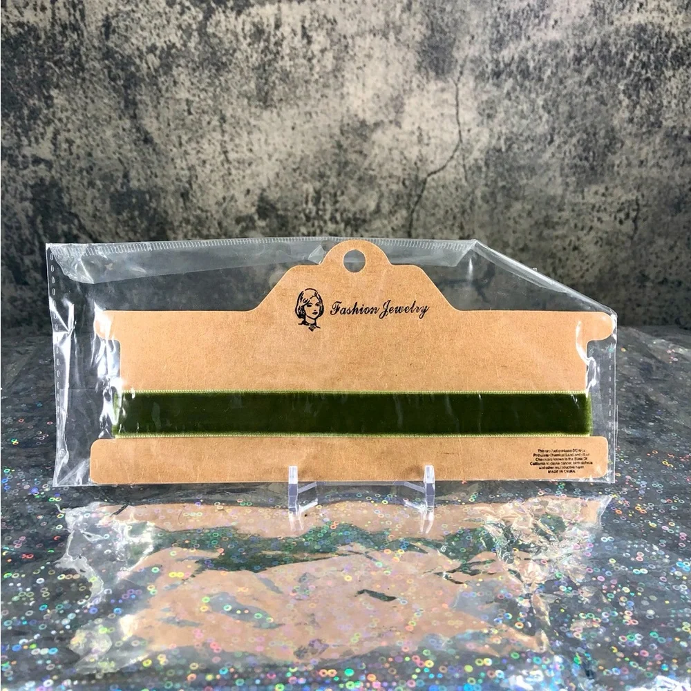 Chic Green Velvet Choker NWT - Picture 1 of 10